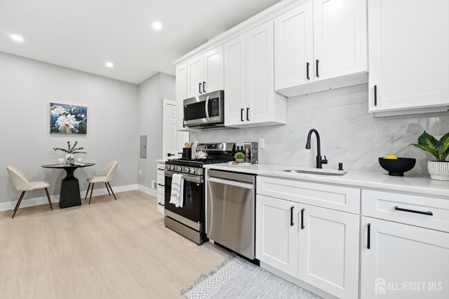 Building Photo - 214 Montgomery St