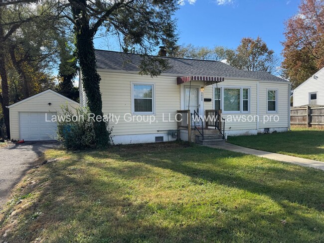 Building Photo - Raleigh Court Three Bedroom with Garage