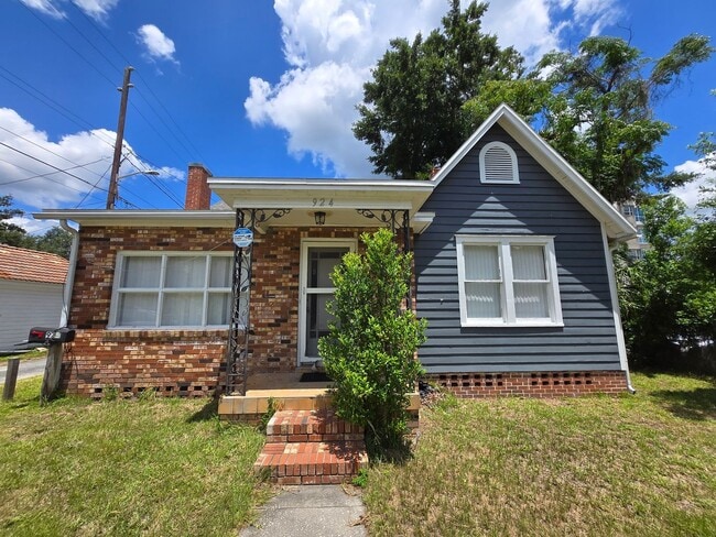 Charming 3 Bed / 2 Bath Home Just Minutes ... - Charming 3 Bed / 2 Bath Home Just Minutes ...