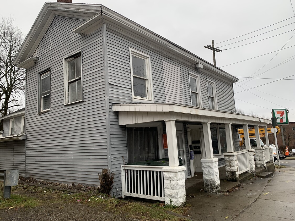 Upper Floor - 953 E 2nd St