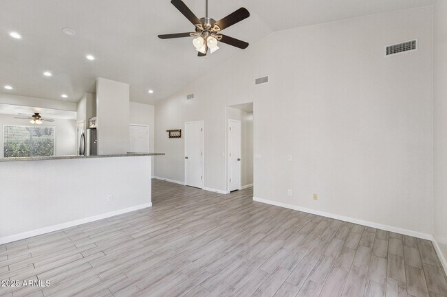 Building Photo - 33602 N Roadrunner Ln