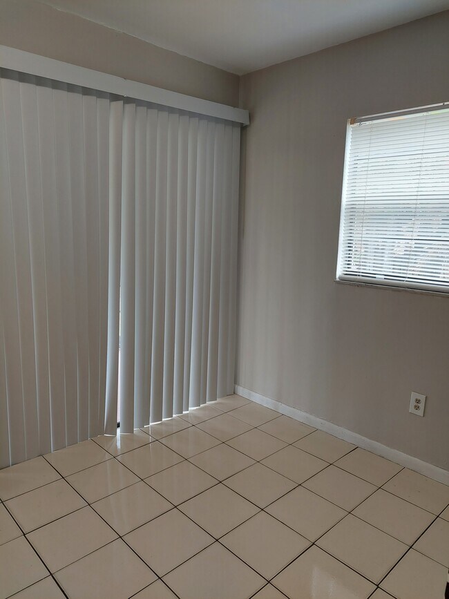 Foto del edificio - 4389 Edward Rd