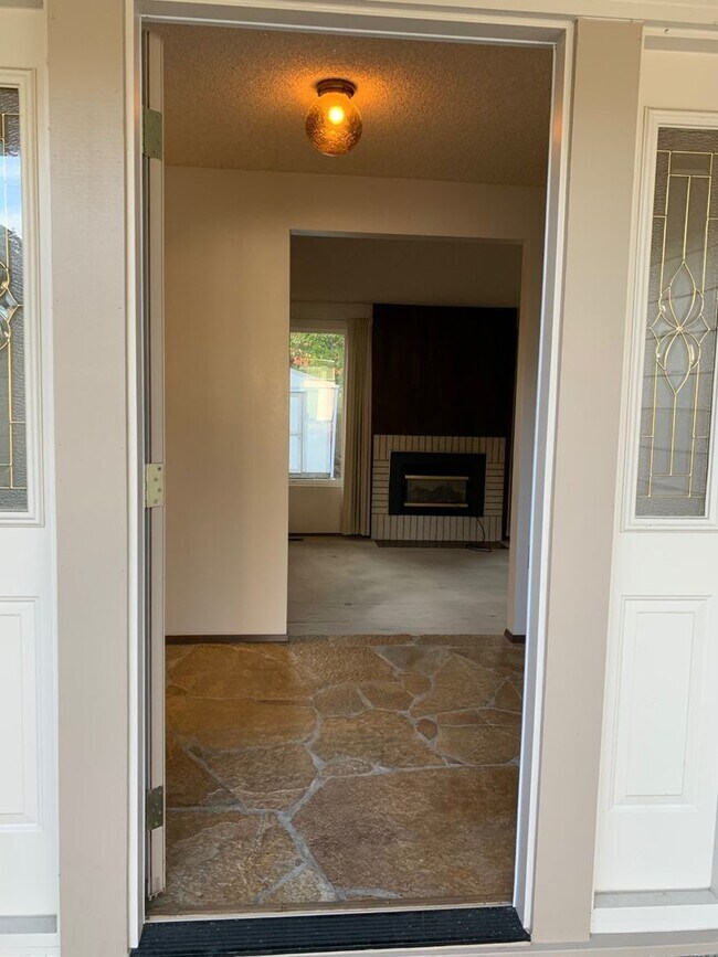 Foto del edificio - Spacious 3 bed 2 bath rambler home in Boulevard Lane, Renton