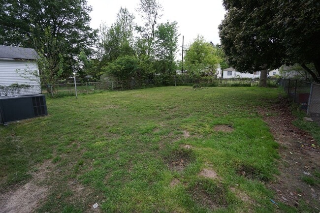 Foto del edificio - 2 Bed 1 Bath House Total Electric