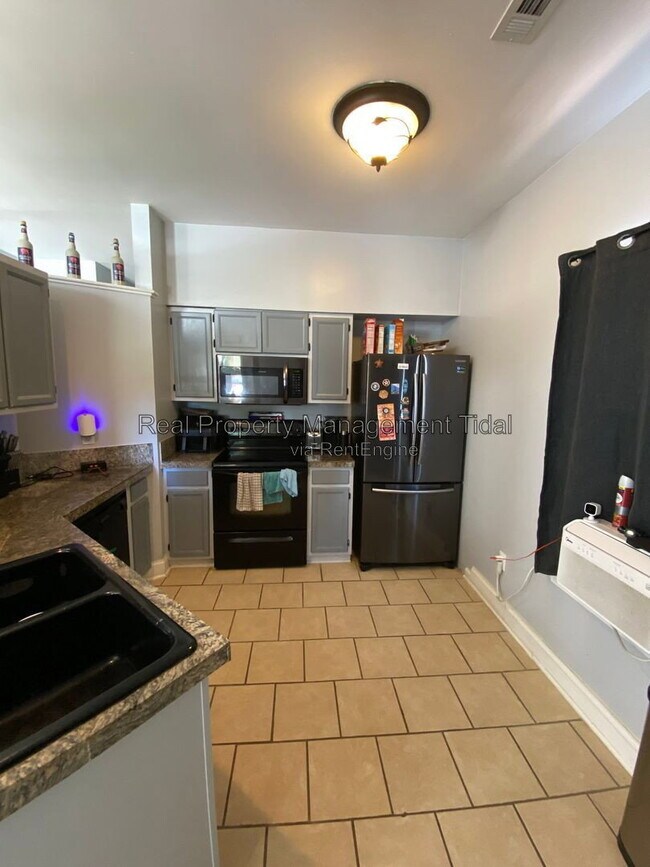 Foto del edificio - 475 Crosland Ct
