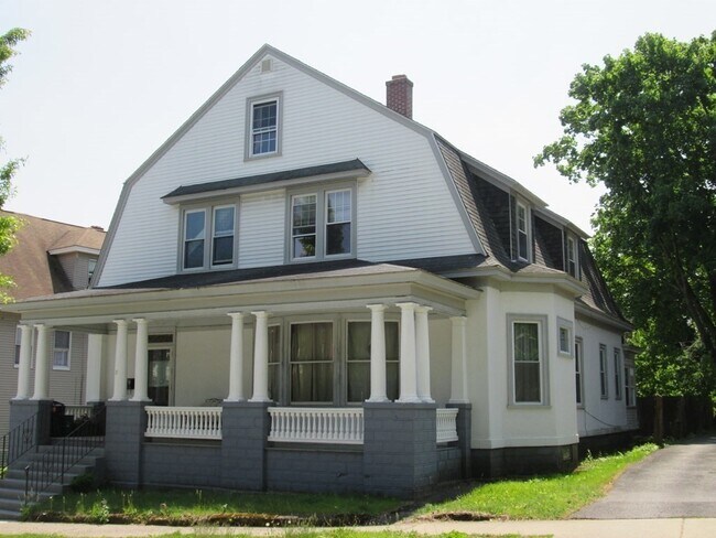 Building Photo - 5 Oberlin St