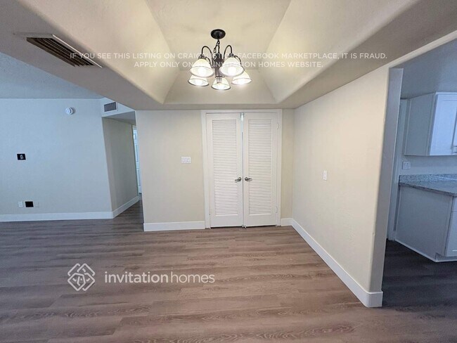 Foto del edificio - 2627 N 70th Pl