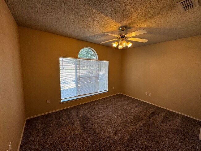 Foto del edificio - Beautiful Duplex with a Basement!