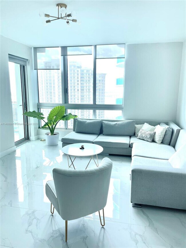 Building Photo - 300 S Biscayne Blvd