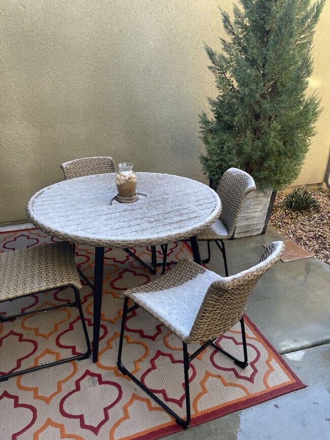 Foto del edificio - Room for Rent in Tehachapi..