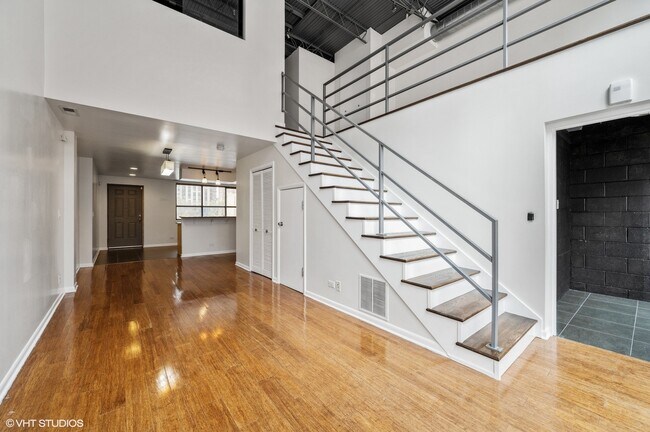 Foto del edificio - 816 N State St