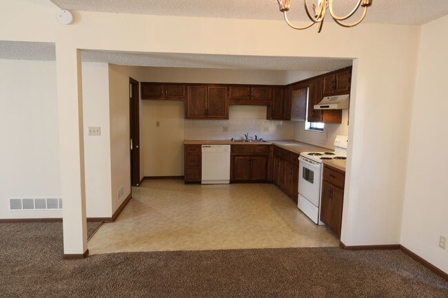 Building Photo - 324 Dains St