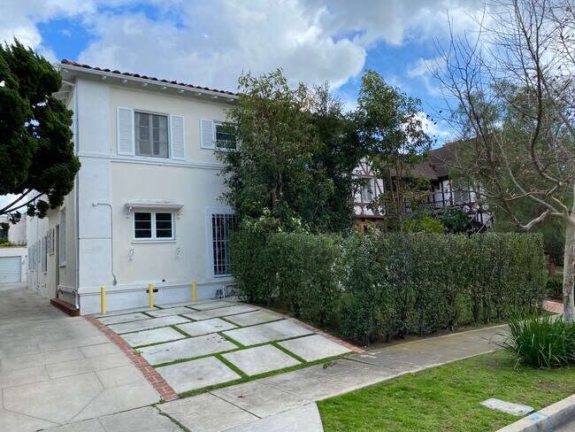 Foto del edificio - 1060 S Ogden Dr