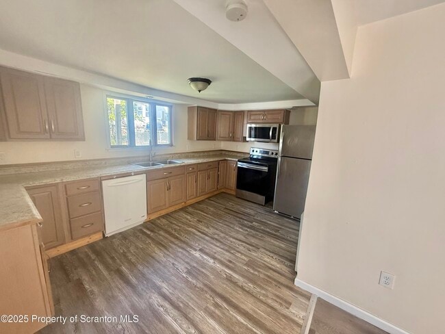 Building Photo - 154 S Sumner Ave