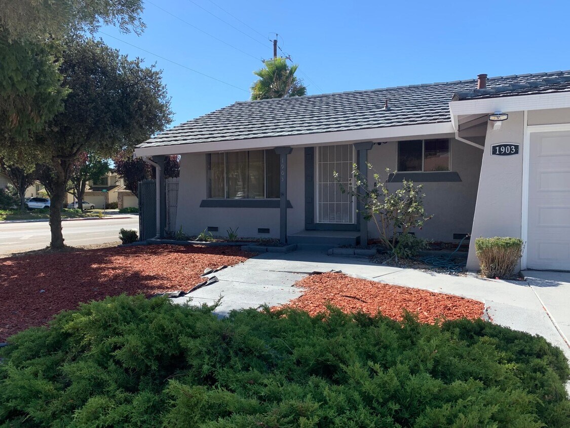 Foto principal - 1903 Treewood Ln