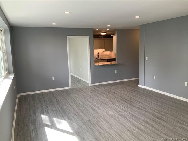 Foto del edificio - 887 Farmington Ave