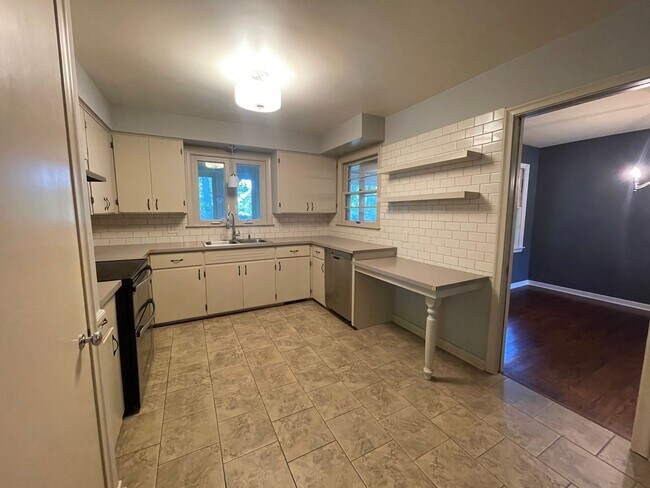 Foto del edificio - East Grand Rapids Schools! Single Family Home!
