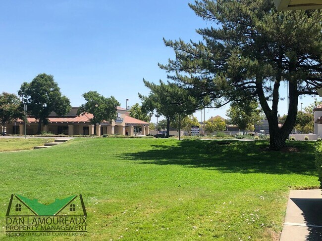 Foto del edificio - 2 br, 1 bath House - 1960 Peabody Rd #4