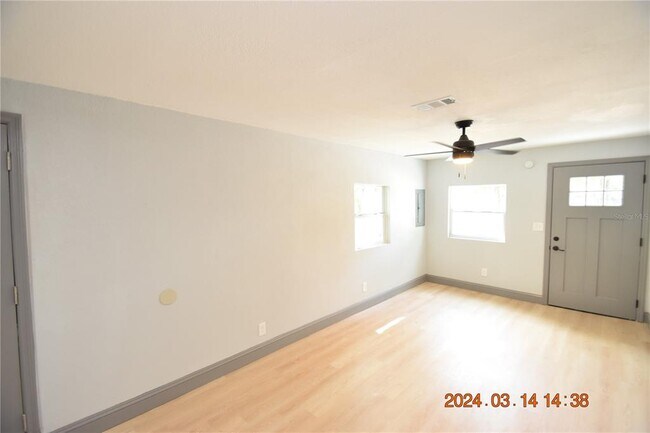 Foto del edificio - 8303 N 17th St