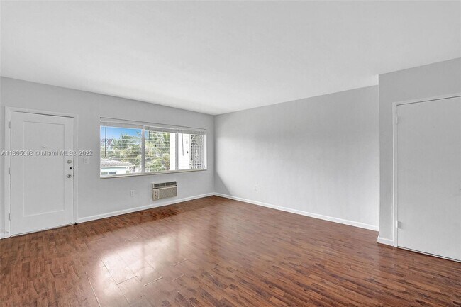 Foto del edificio - 2250 Bay Dr