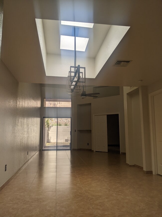 Building Photo - 4952 N Valle