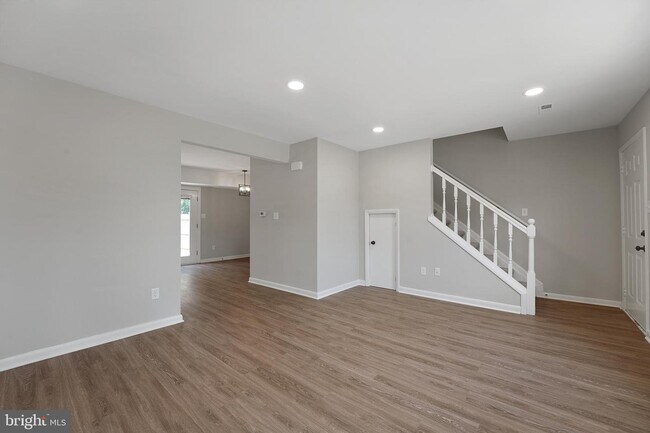 Building Photo - 5239 Daffodil Dr