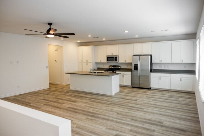 Building Photo - Newer 2-Bedroom Townhome with Shared Ameni...