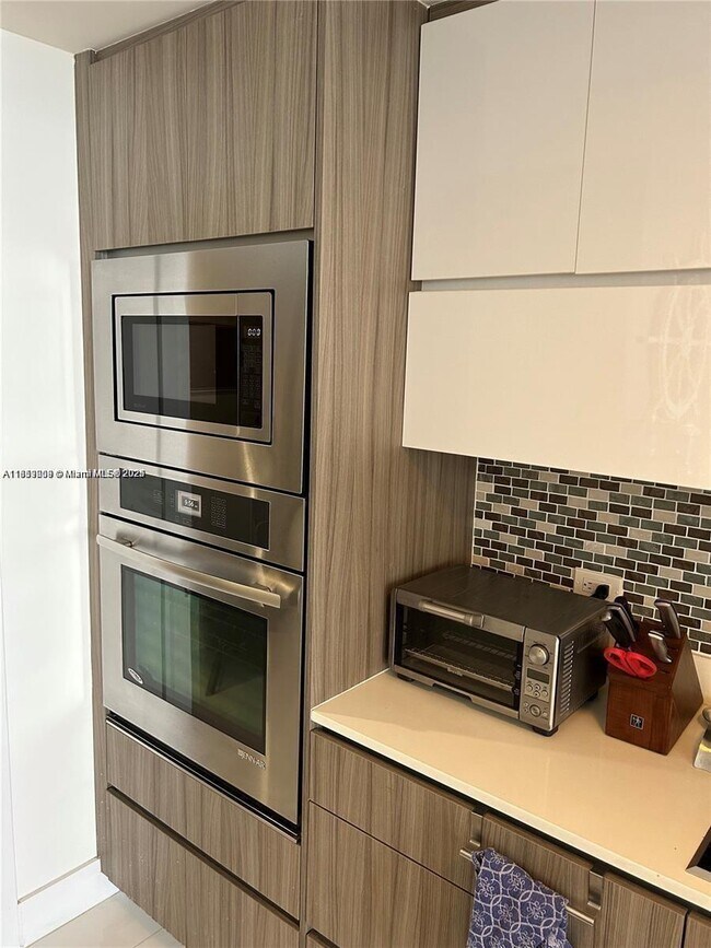 Foto del edificio - 600 NE 27th St