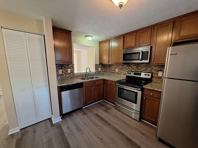 Building Photo - Move In Ready