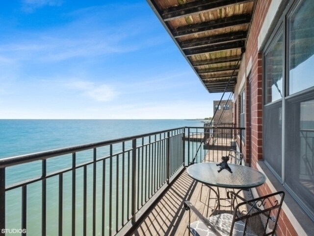 Foto del edificio - 7625 N Eastlake Terrace