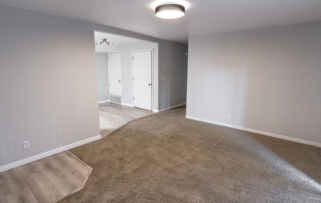 Building Photo - 8084 N Ridge Loop E