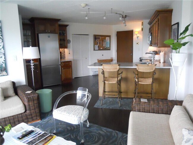 Building Photo - 1303 Capella S