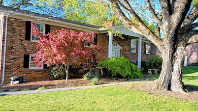Entry - 816 Wedgewood Rd