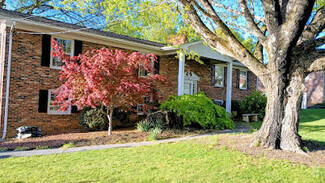 Entry - 816 Wedgewood Rd