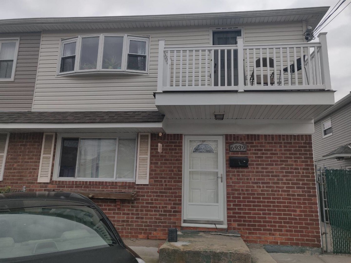 Primary Photo - 69-39 Thursby Ave