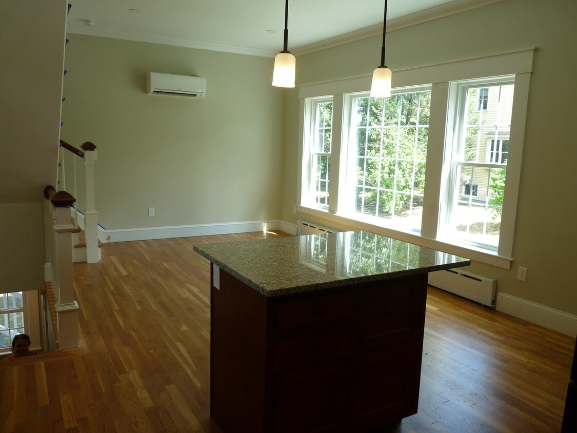Primary Photo - 31 Woodbine St