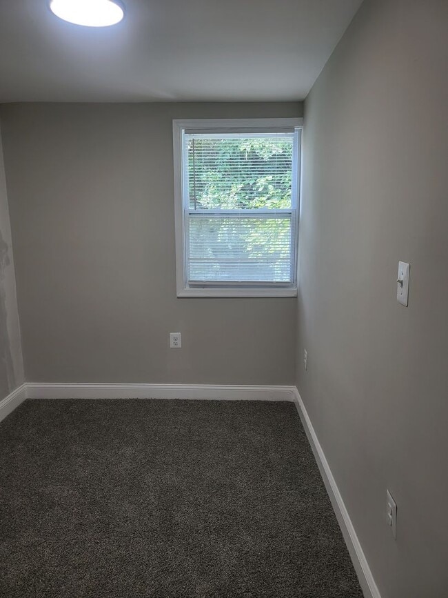 Building Photo - Newly Renovated Townhome Coming Soon!