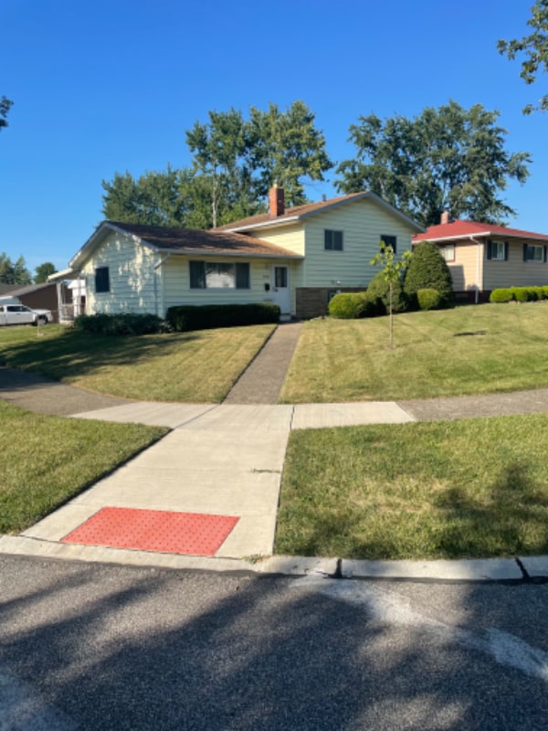 Photo - 17124 Cambridge Blvd House