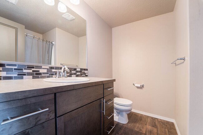 Foto del edificio - 705 Condor Dr