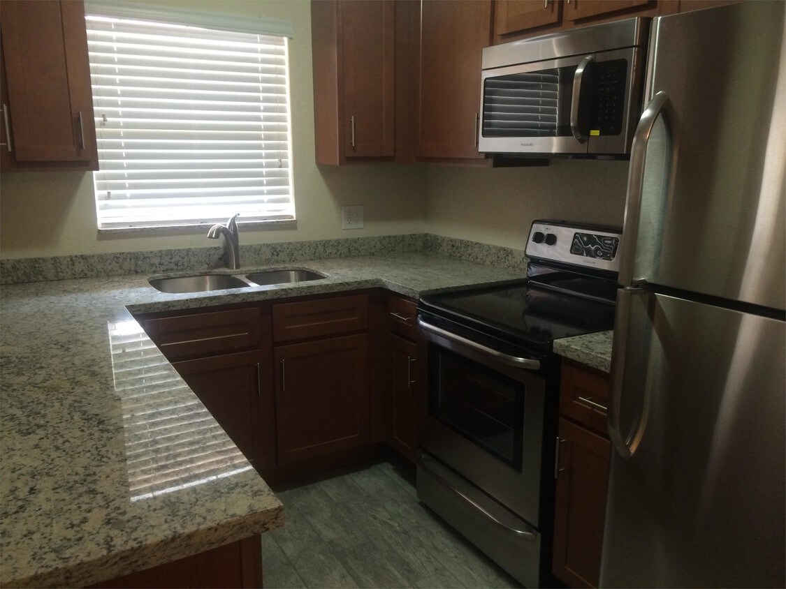 Primary Photo - 6630 SW 39th St
