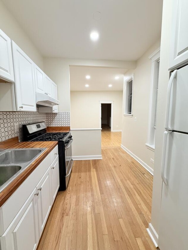 Foto principal - 1 bedroom in Chicago IL 60613