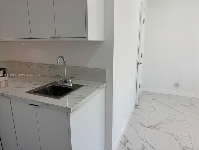 Building Photo - 15620 SW 146th Ave