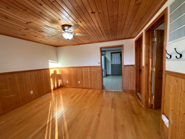 Foto del edificio - 464 N Maple St