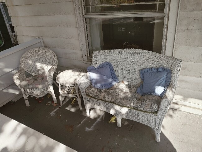 Photo - 412 W Saginaw St Apartment