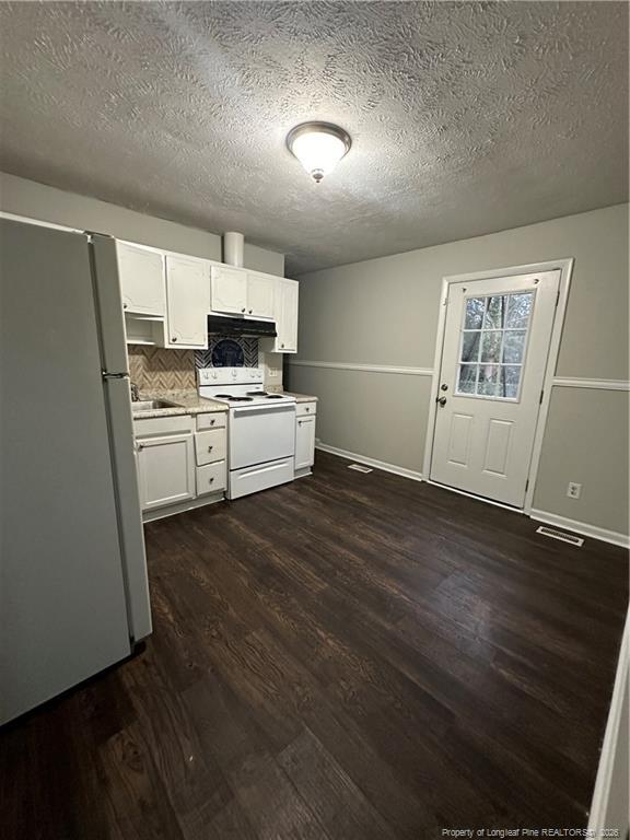 Building Photo - 4933 Ellsworth Dr