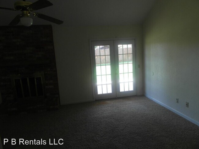Foto del edificio - 3 br, 1.5 bath House - 1423 SE Hillcrest Dr.
