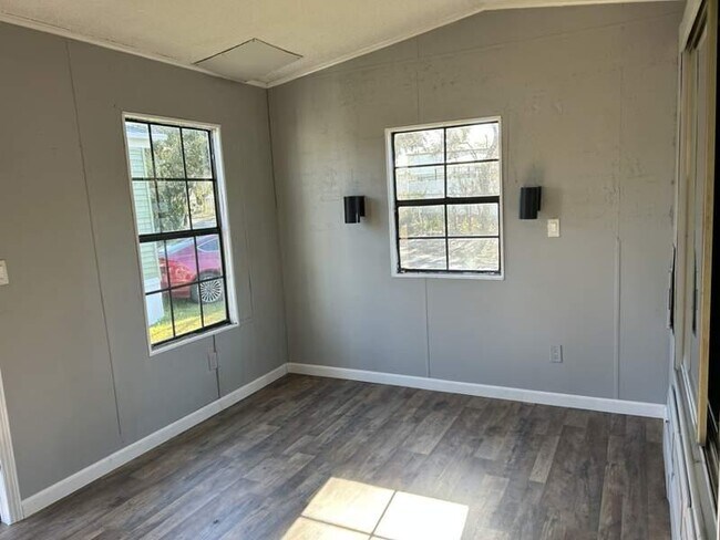 Foto del edificio - 6105 Land O' Lakes Blvd