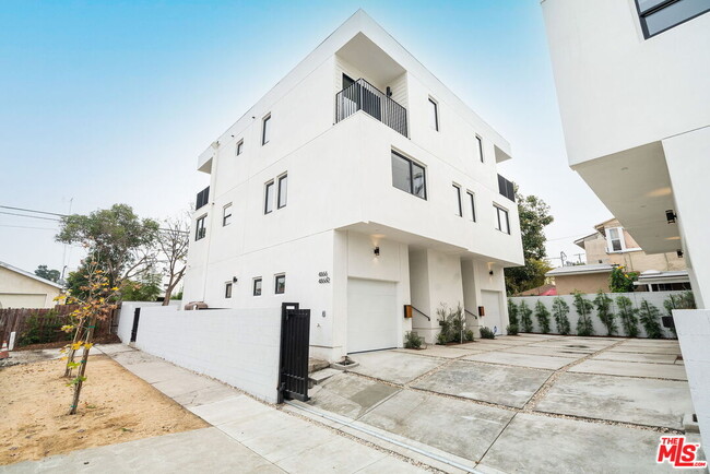 Building Photo - 4545 1/2 Pickford St