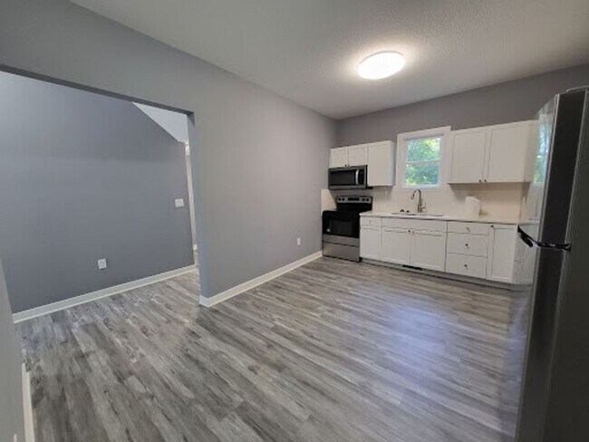 Foto del edificio - 2406 Woodland Ave