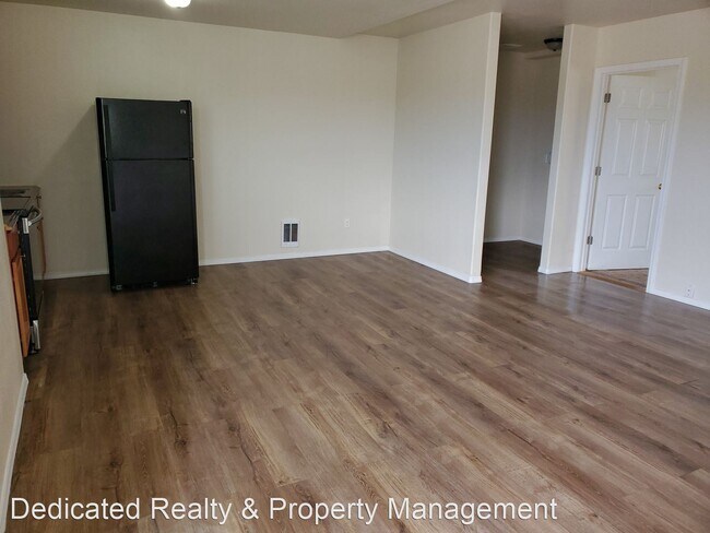 Building Photo - 323 Emerald Rd